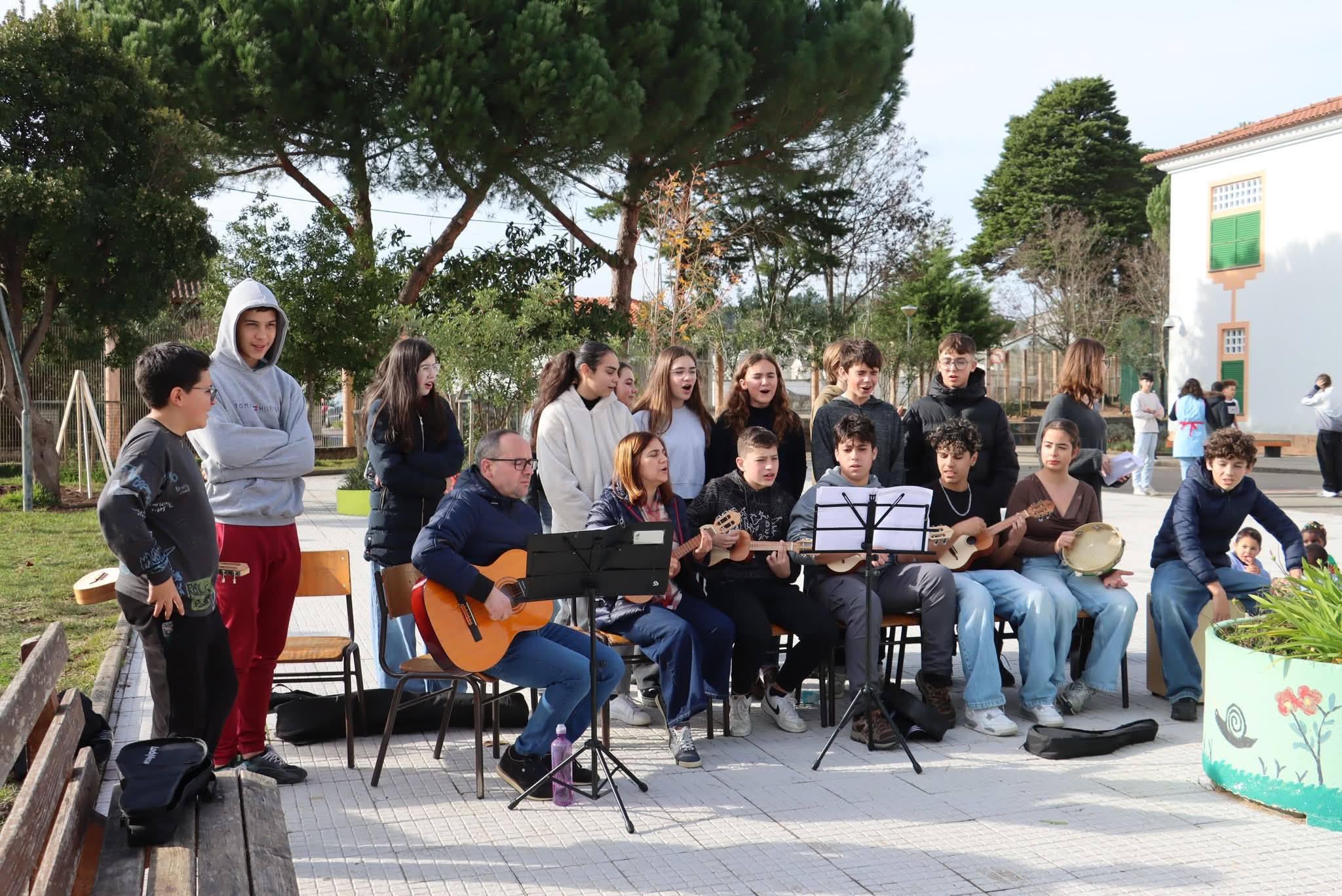 Grupo de alunos Hino Eco Escola Frx